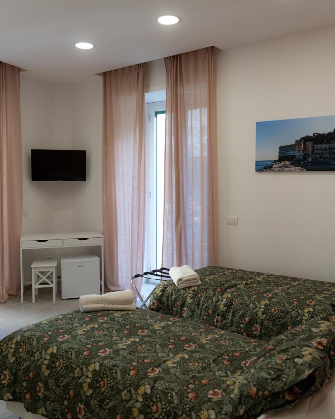 Dimora Cavour Hotel Nápoly Szoba fotó